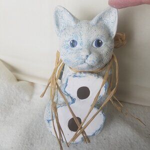 Cat Sitting On Shelf Looking Down vtg Ceramic blue with blue‎ accents collar